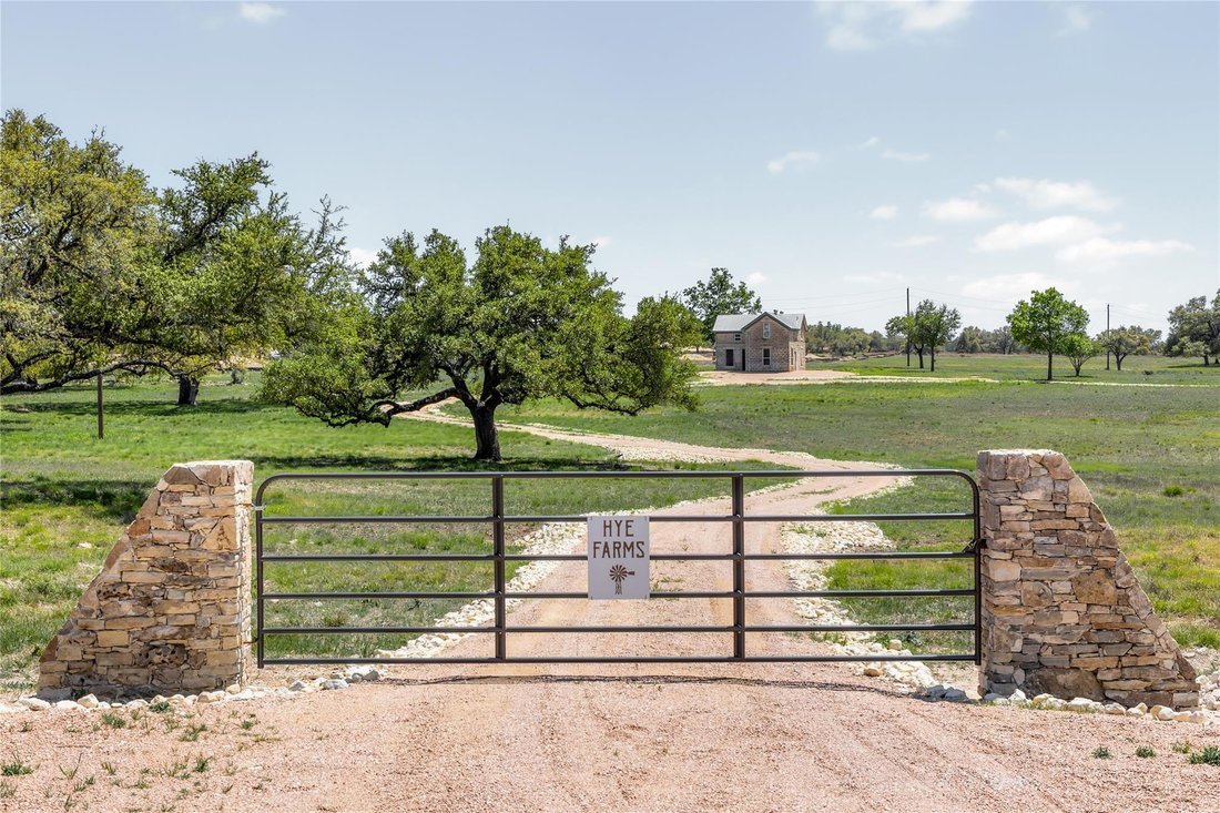 House in Hye, Texas, United States 3 - 16596609