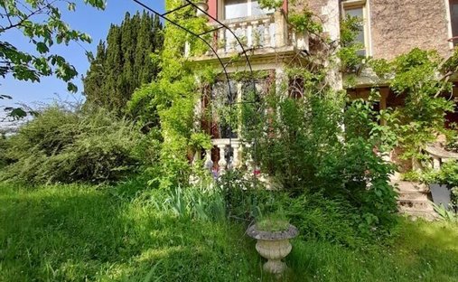 House in La Gare, Villecresnes, France 1