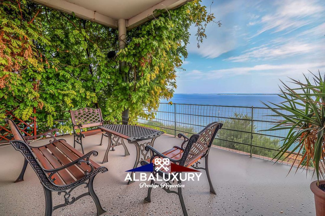 Villa in Padenghe sul Garda, Lombardy, Italy 2 - 15345150