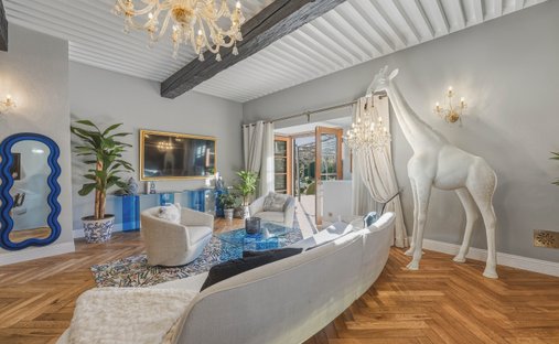 Castle for Sale in Saint-Julien-en-Genevois, Auvergne-Rhône-Alpes, France