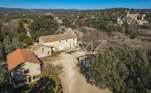 Country House in Gordes, Provence-Alpes-Côte d'Azur, France 1