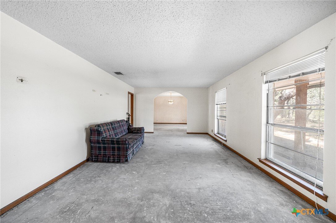 House in Devine, Texas, United States 3 - 16584422