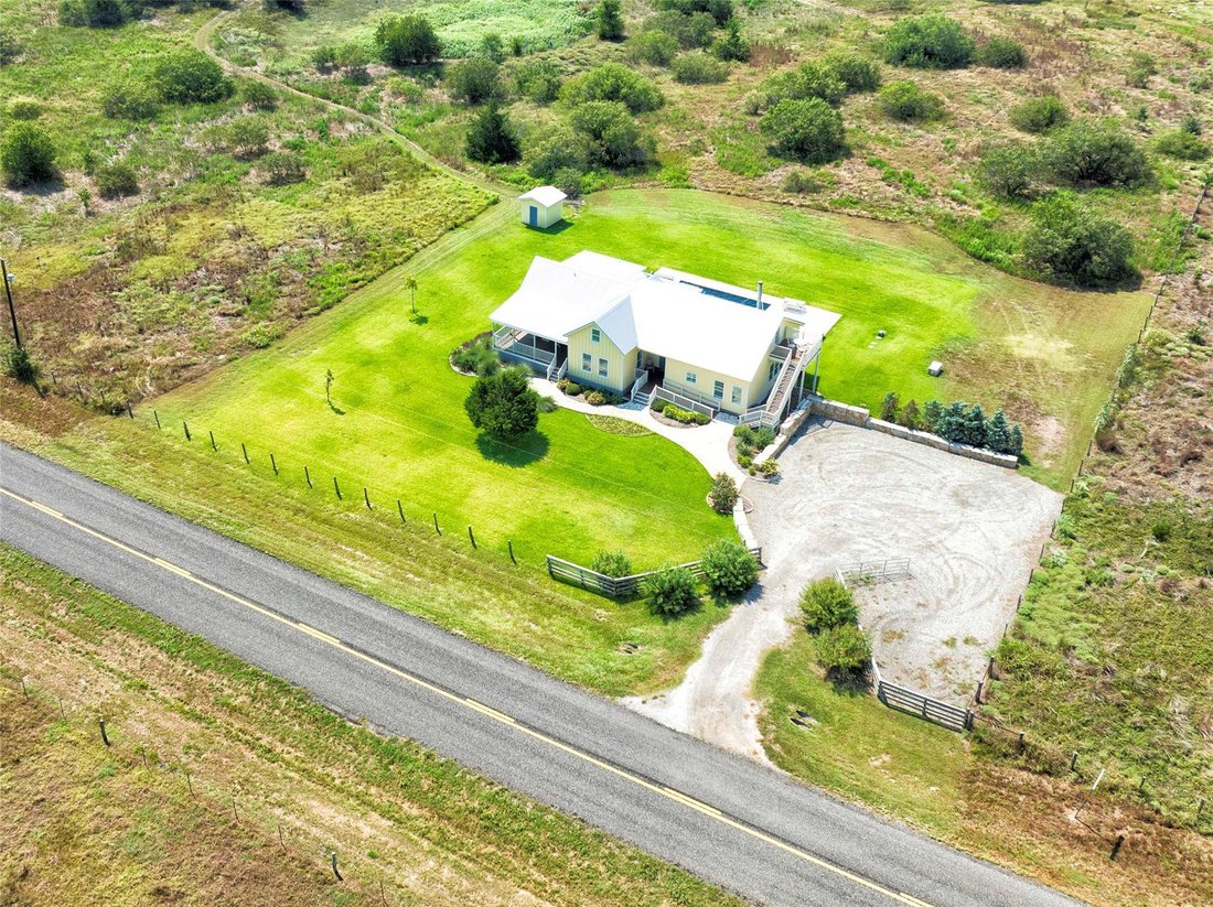 House in Schulenburg, Texas, United States 3 - 16588876