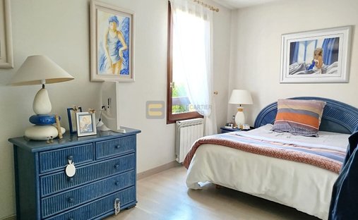 Castle for Sale in Saint-Julien-en-Genevois, Auvergne-Rhône-Alpes, France