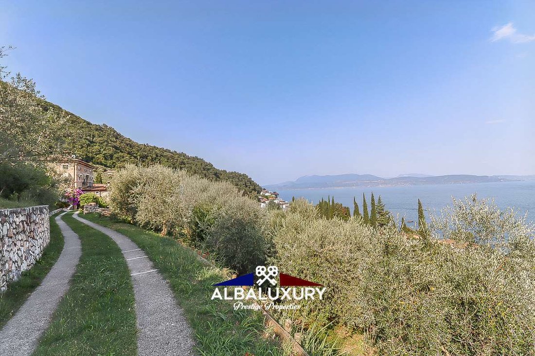 Villa in Salo, Lombardy, Italy 2 - 16605962