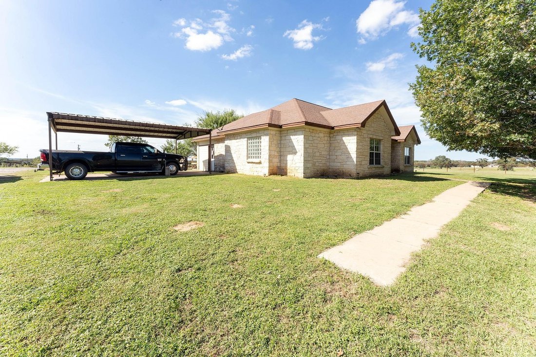 House in Lockhart, Texas, United States 5 - 16590639