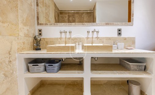 Beautiful Stone Property With Views And Pool