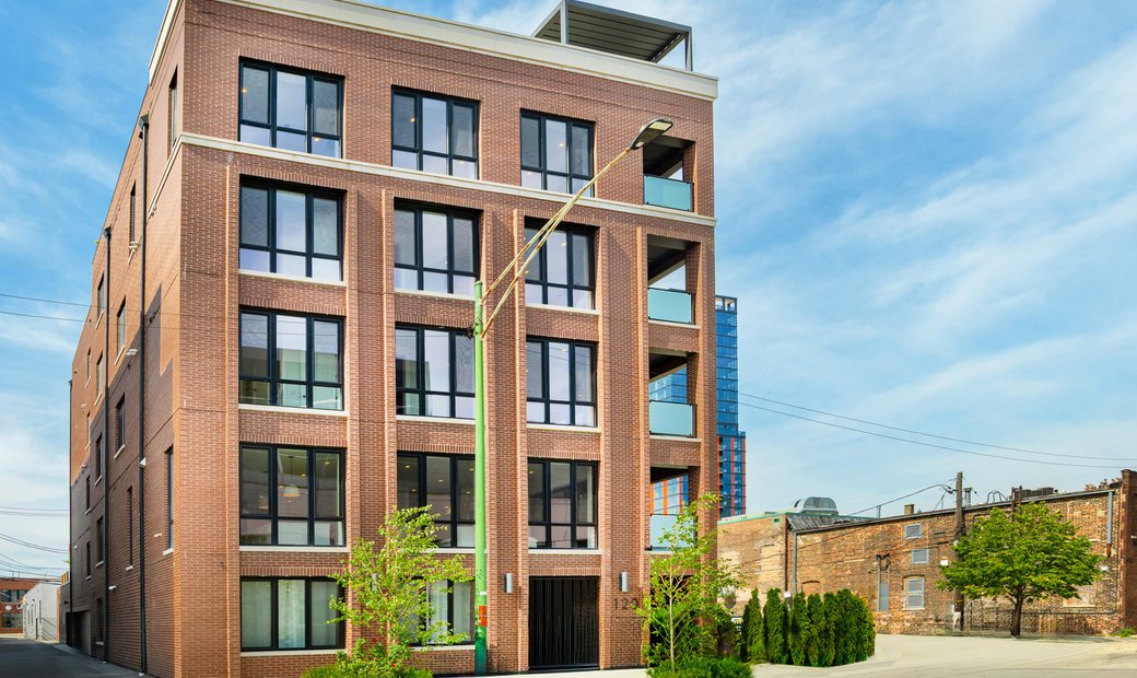 Curated visual reference: Visual Reference: Boutique Condo With Private Elevator In Chicago Illinois United
