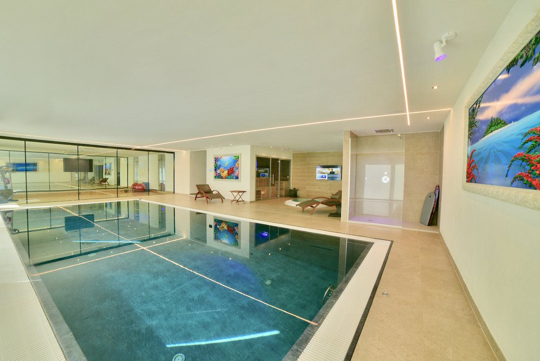 Ultra Modern Luxury Villa With Beautiful Lake & Mountain View