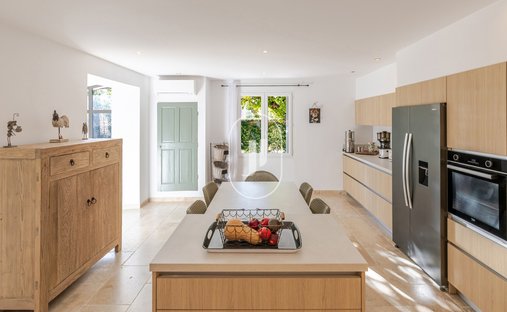 Beautiful Stone Property With Views And Pool