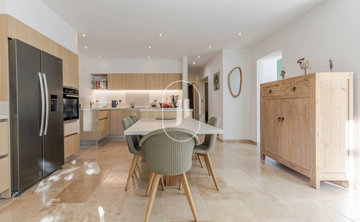 Beautiful Stone Property With Views And Pool