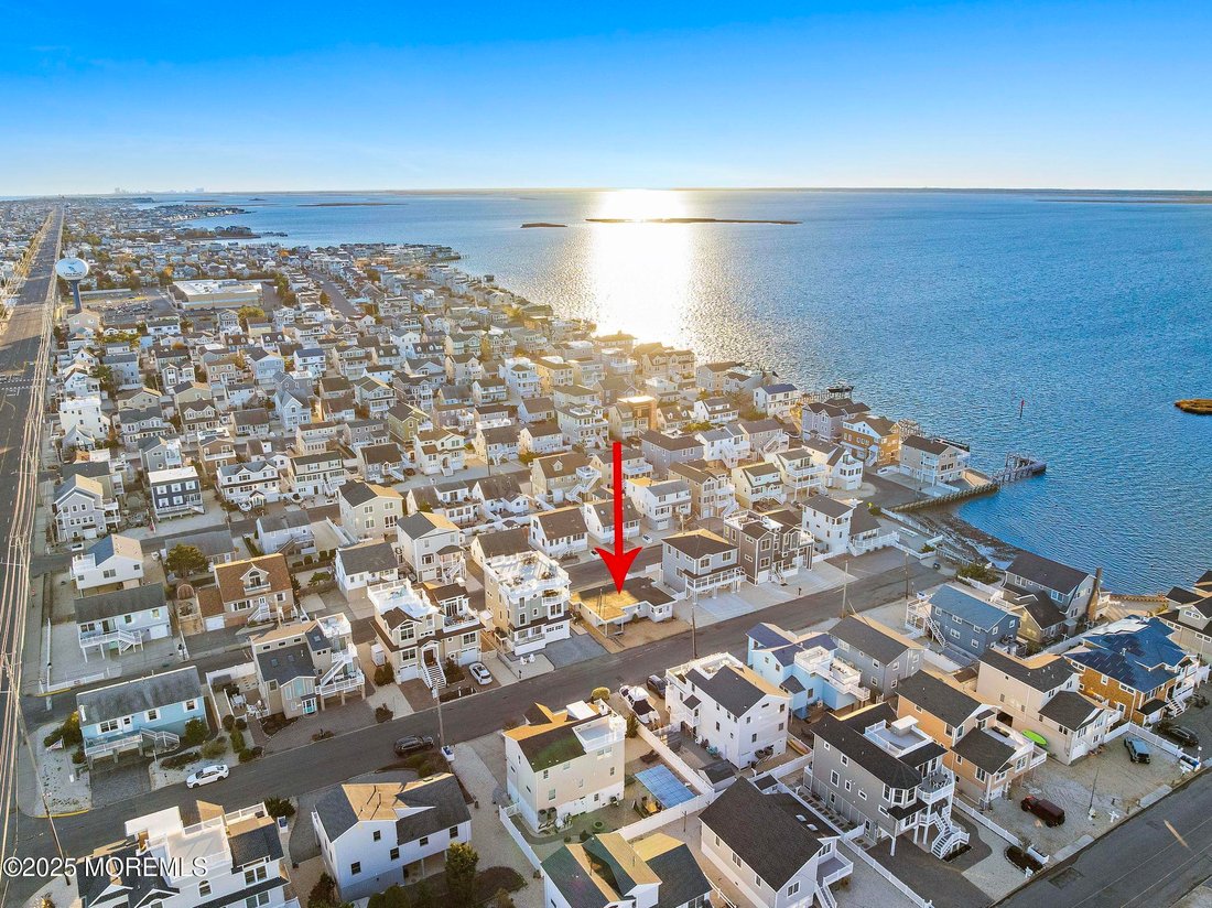 House in Ship Bottom, New Jersey, United States 2 - 16605884