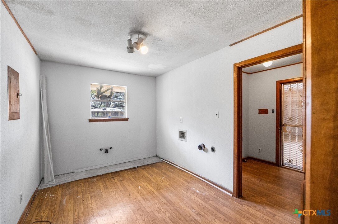 House in Devine, Texas, United States 5 - 16584422