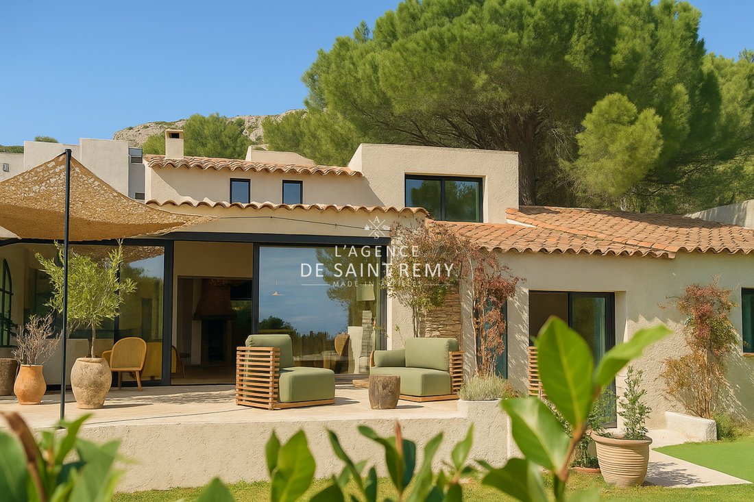 Villa in Les Baux-de-Provence, Provence-Alpes-Côte d'Azur, France 1 - 16602826