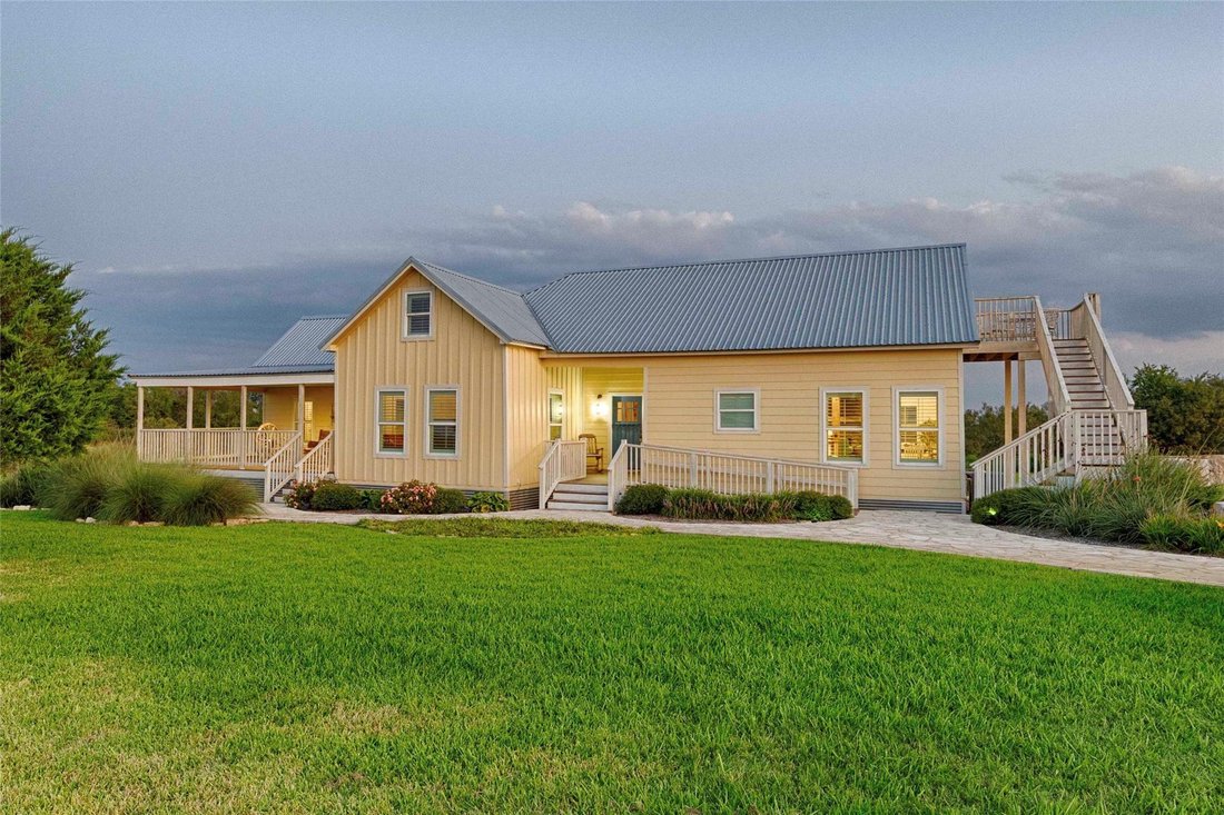 House in Schulenburg, Texas, United States 2 - 16588876