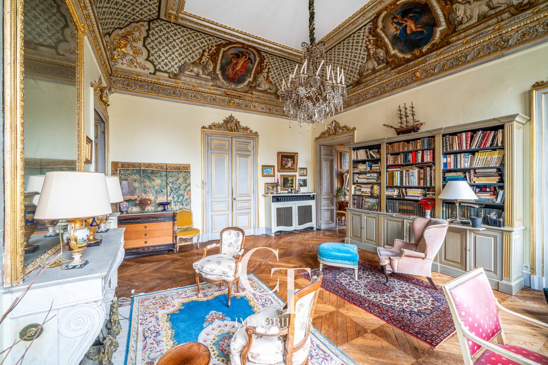 Apartment in Domaine National du Château, Versailles, France 4 - 16582314