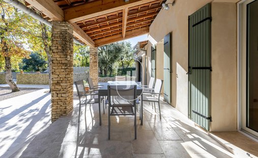 Beautiful Stone Property With Views And Pool