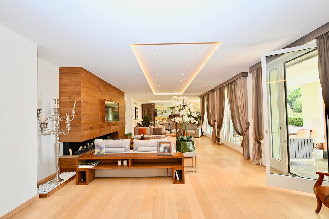 Spacious Luxury Apartment With Garden In The Resort Collina D'oro