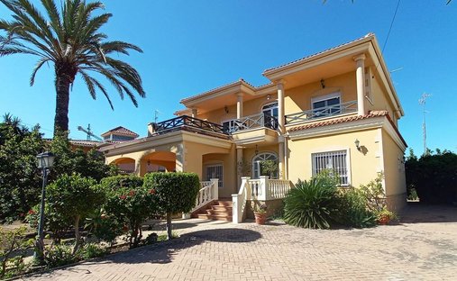 Villa in Elx / Elche, Valencian Community, Spain 1