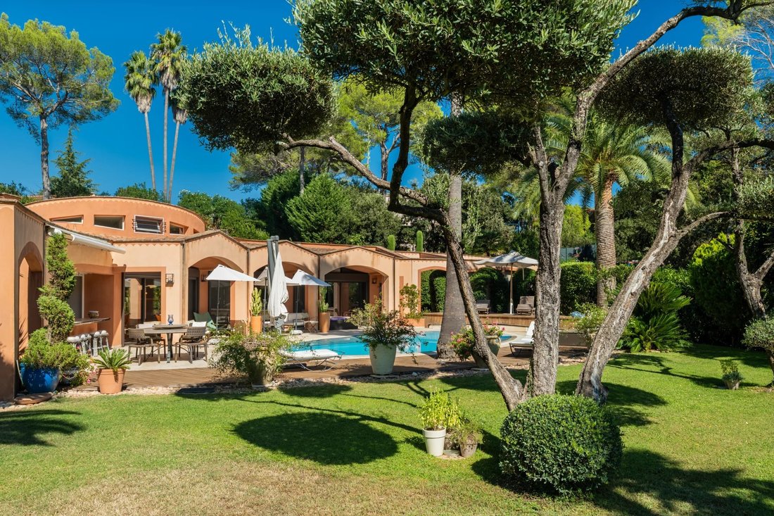Villa in Mougins, Provence-Alpes-Côte d'Azur, France 3 - 16582063