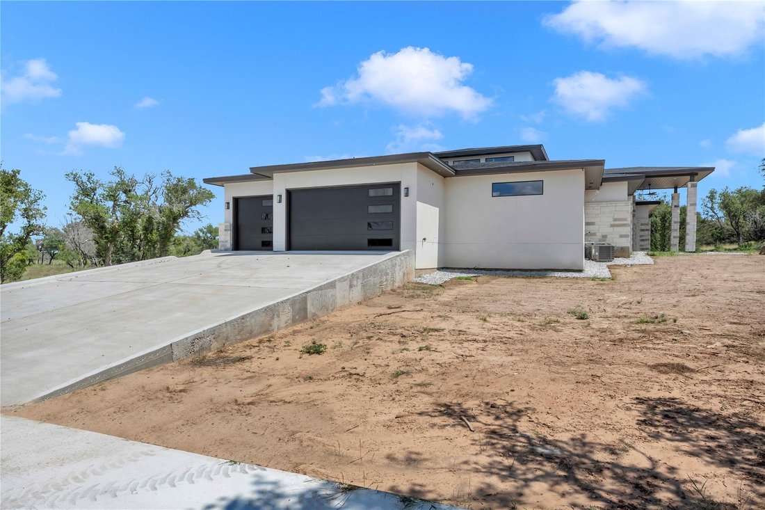 House in Round Mountain, Texas, United States 4 - 16589776