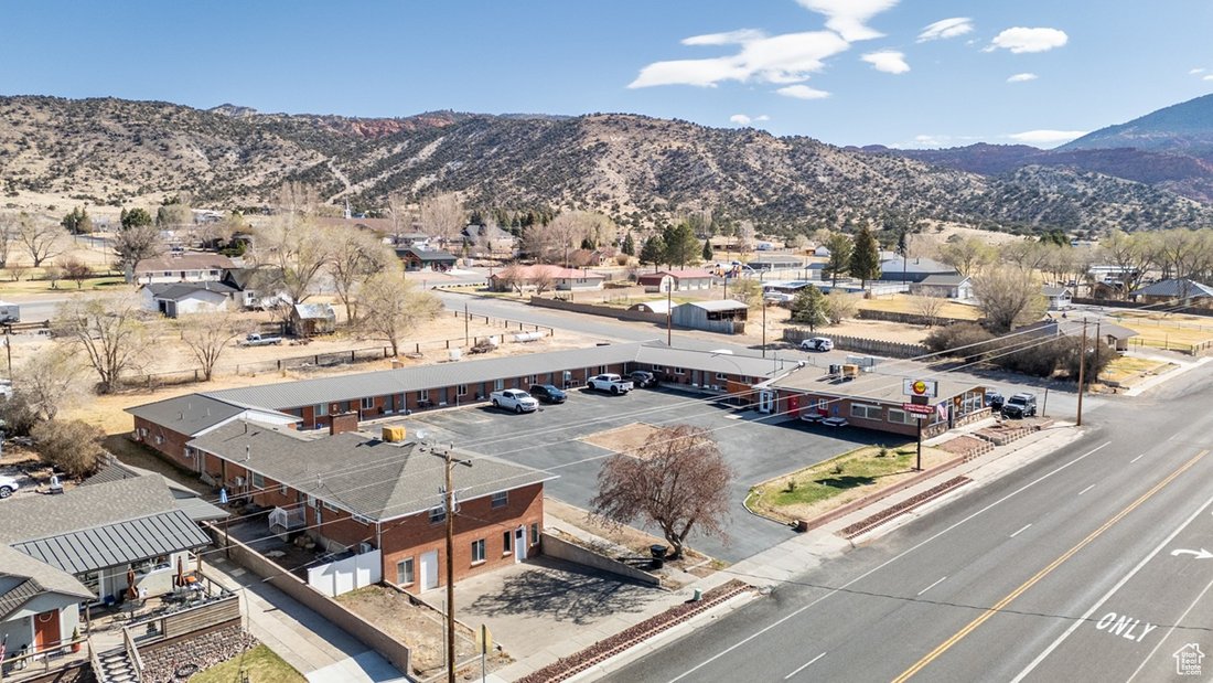 House in Bicknell, Utah, United States 2 - 16594599