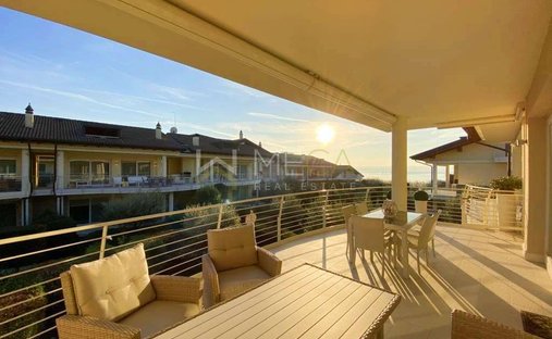 Apartment in Center, Sirmione, Lombardy 1