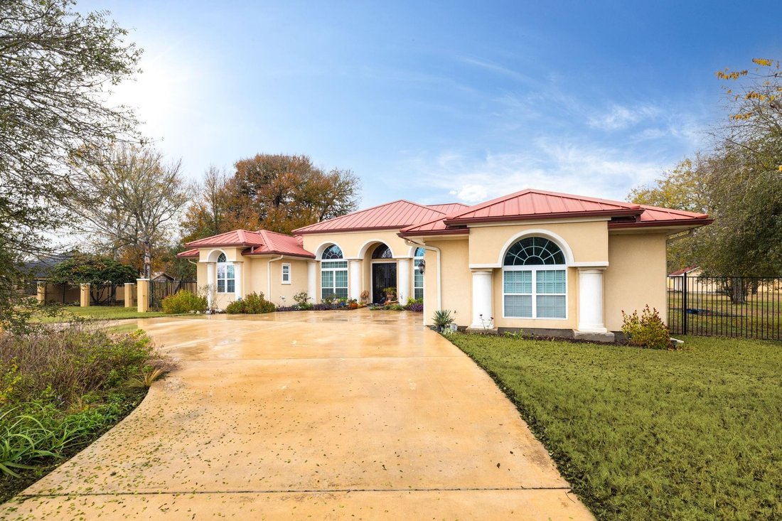 House in Lockhart, Texas, United States 3 - 16590987