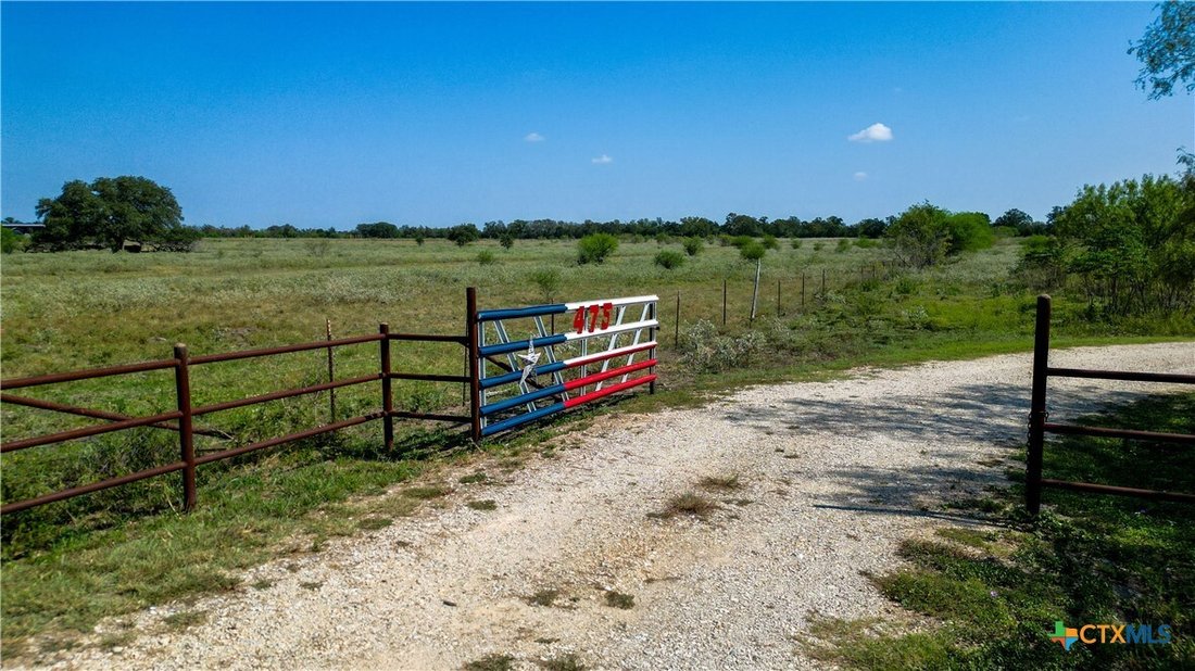 House in Kingsbury, Texas, United States 4 - 16584905