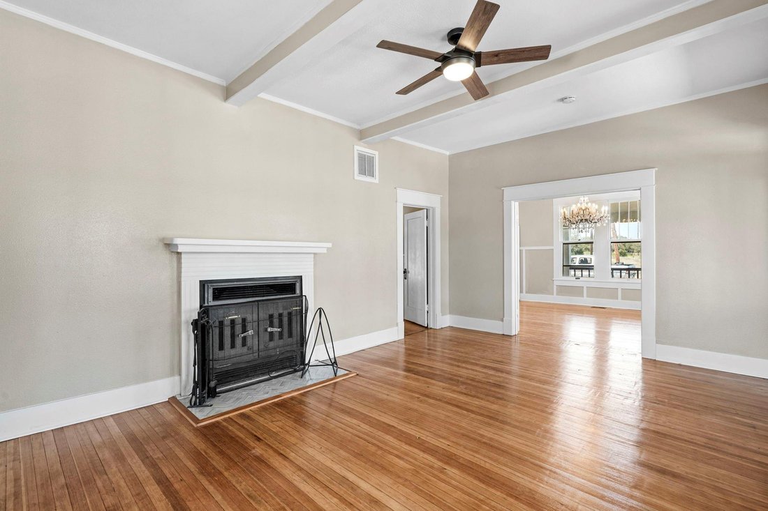 House in Florence, Texas, United States 3 - 16588900