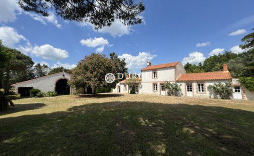 Castle for Sale in Challans, Pays de la Loire, France