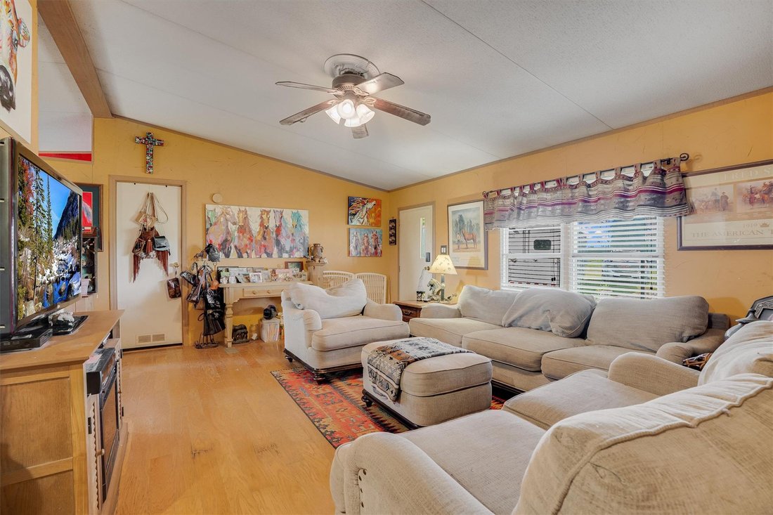 Jarrell, Texas, United States 4 - 16588362