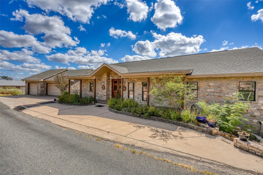 House in Buchanan Dam, Texas, United States 1 - 16589411