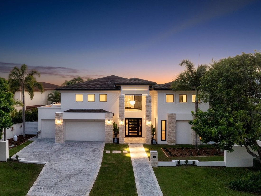 House in Hope Island, Queensland, Australia 1 - 16596869