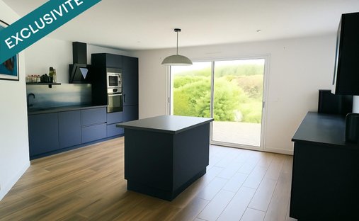 Castle for Sale in Guidel, Brittany, France