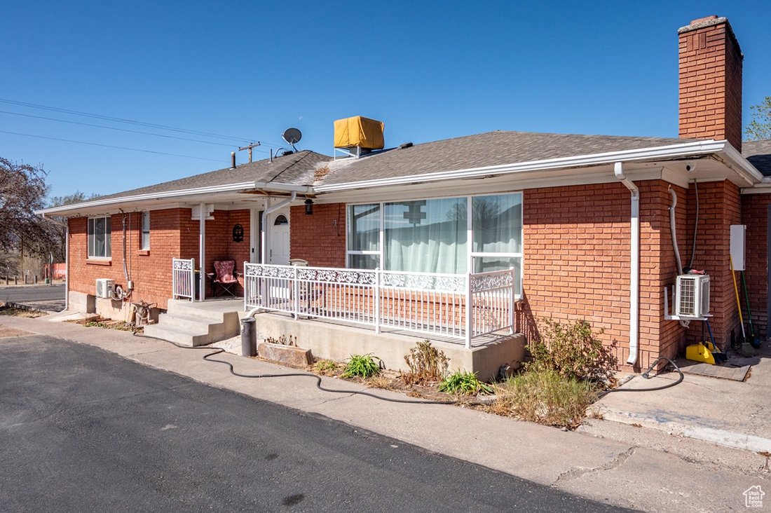 House in Bicknell, Utah, United States 1 - 16594599