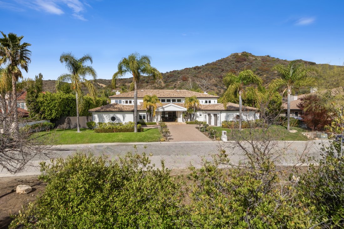 Estate in Hidden Hills, California, United States 1 - 16582911