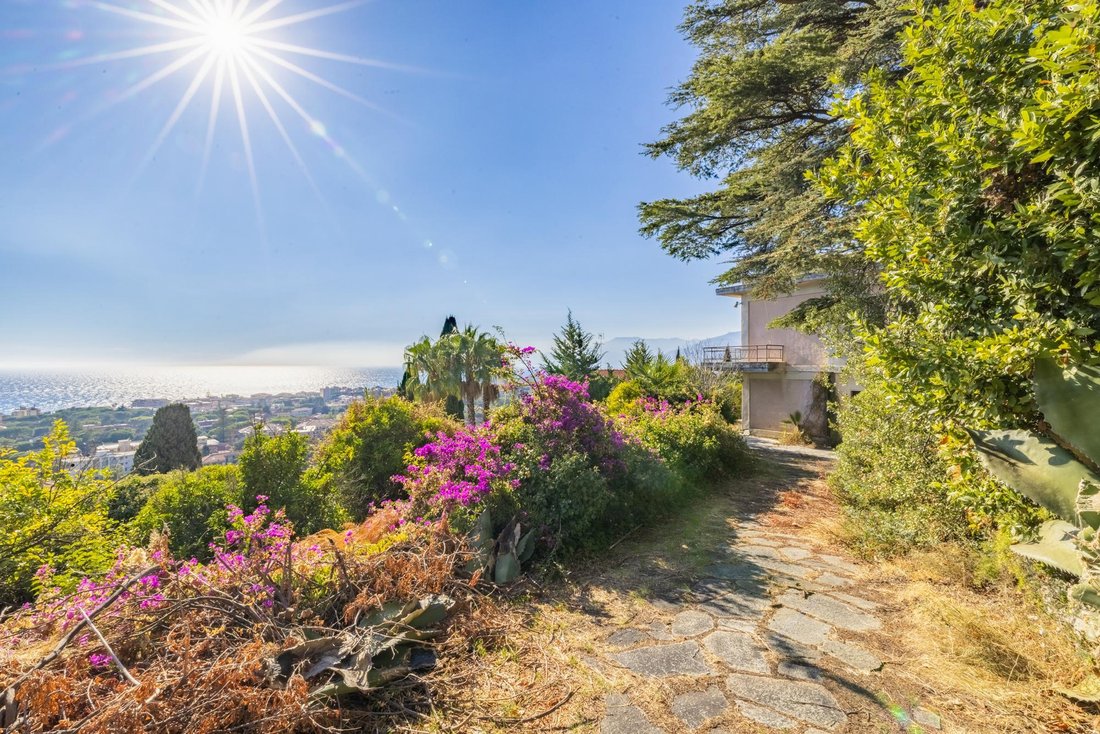 Villa in Bordighera, Liguria, Italy 2 - 16606798