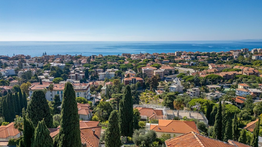 Villa in Bordighera, Liguria, Italy 1 - 16606798