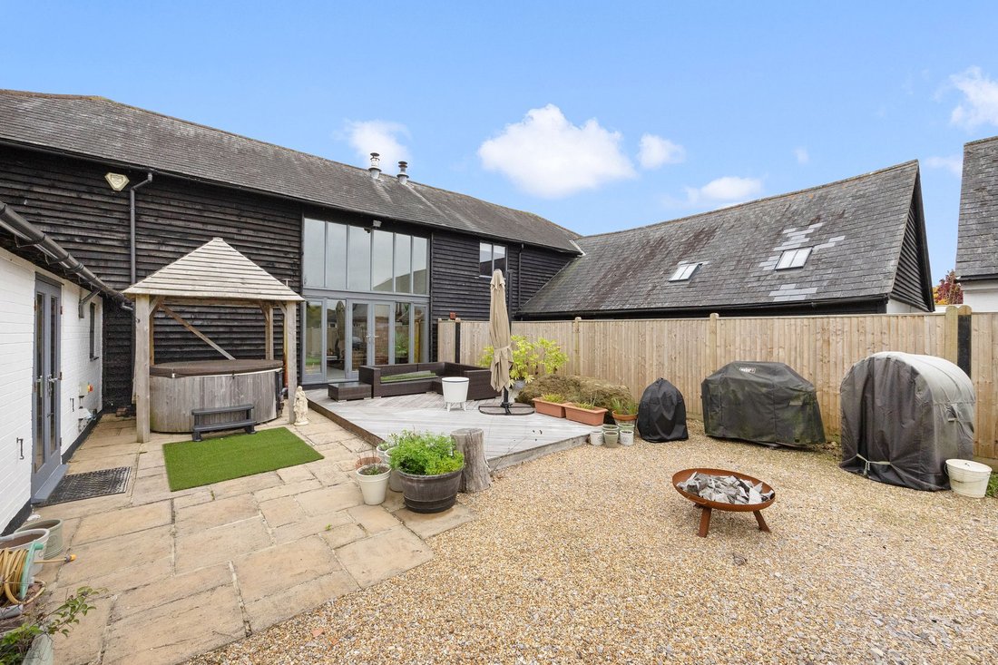House in Thakeham, England 3 - 16607120