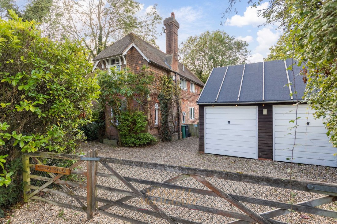 House in Horley, England 3 - 16607101