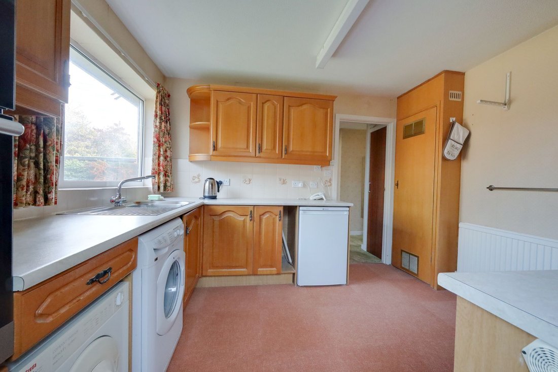 Bungalow in Burgess Hill, England 4 - 16607171