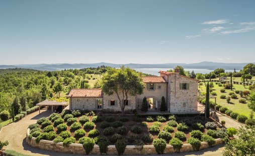 Villa in Passignano sul Trasimeno, Umbria, Italy 1