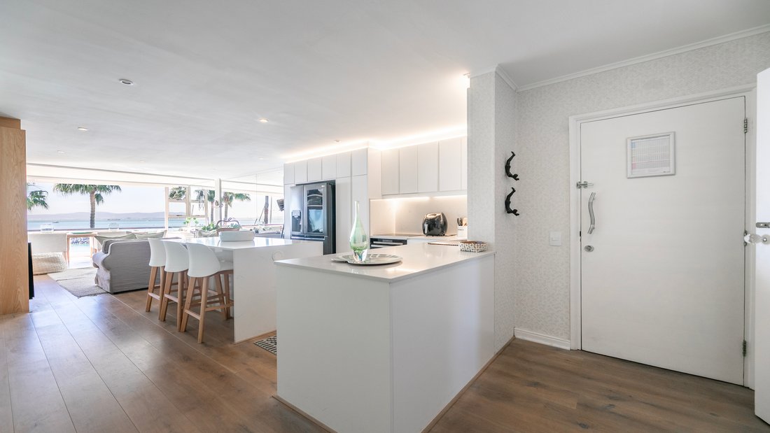 Apartment in Mouille Point, Cape Town, South Africa 3 - 16607346