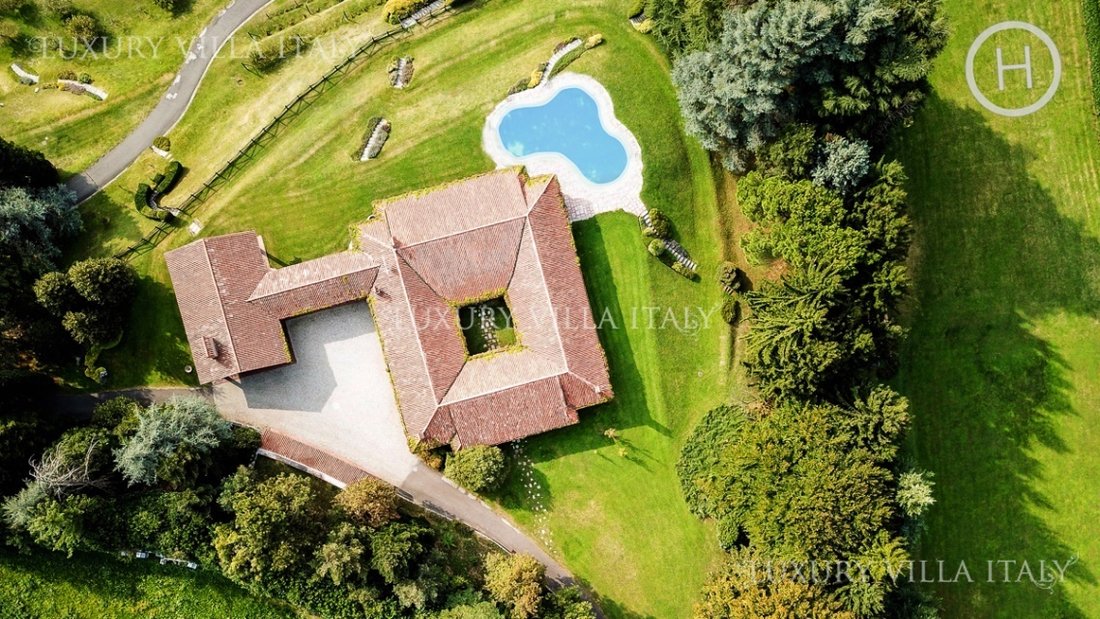Villa in Eupilio, Lombardy, Italy 2 - 16607376