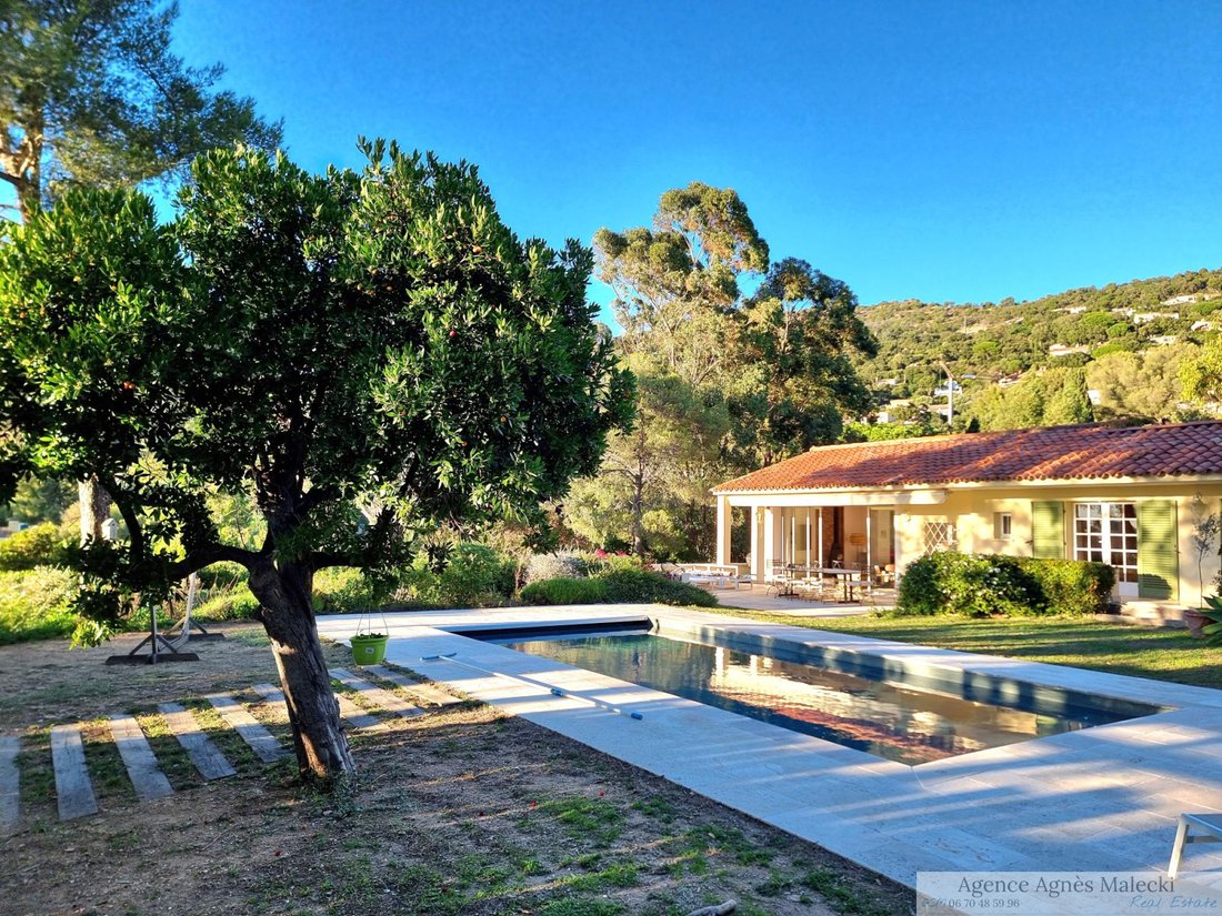 Estate in Rayol-Canadel-sur-Mer, Provence-Alpes-Côte d'Azur, France 5 - 16608348