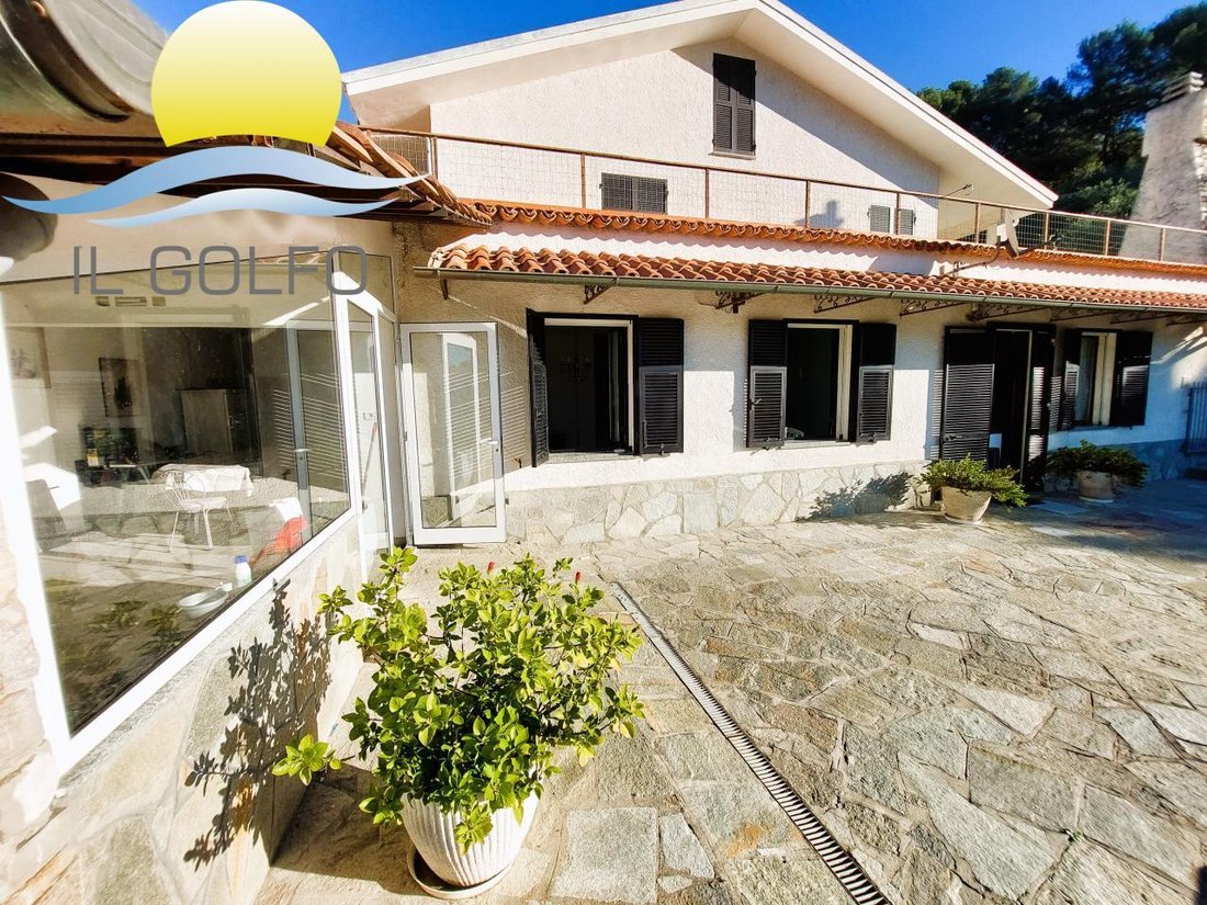 Villa in San Bartolomeo al Mare, Liguria, Italy 1 - 16608140