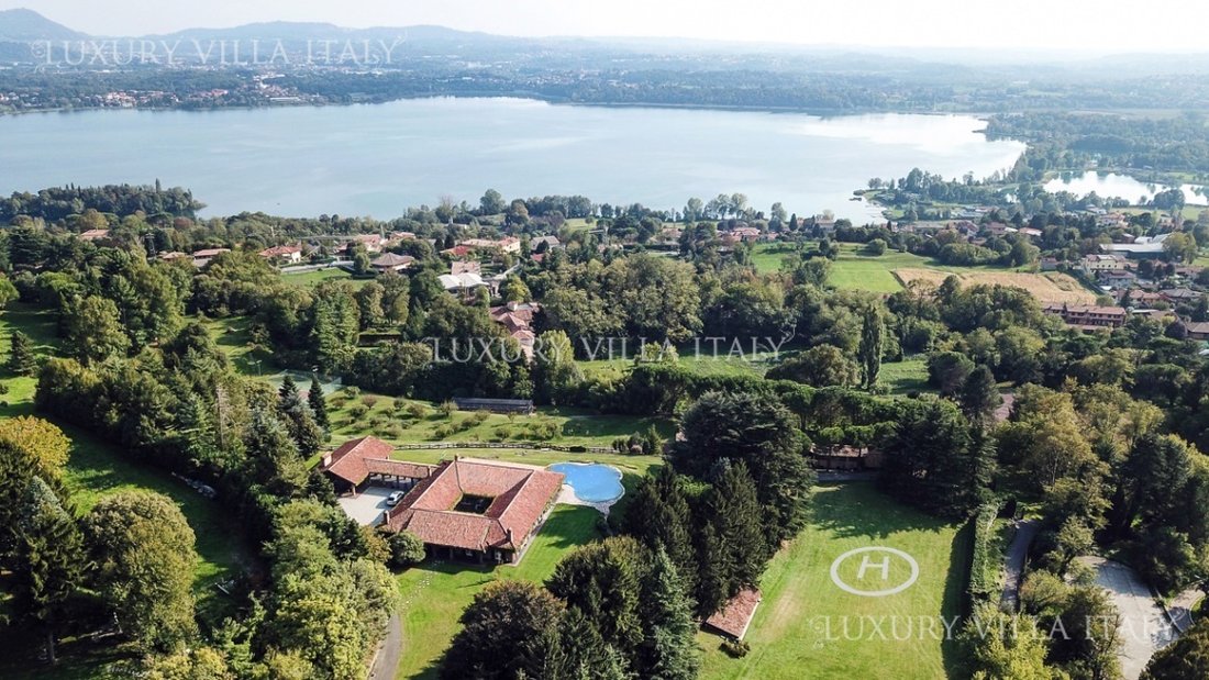 Villa in Eupilio, Lombardy, Italy 1 - 16607376