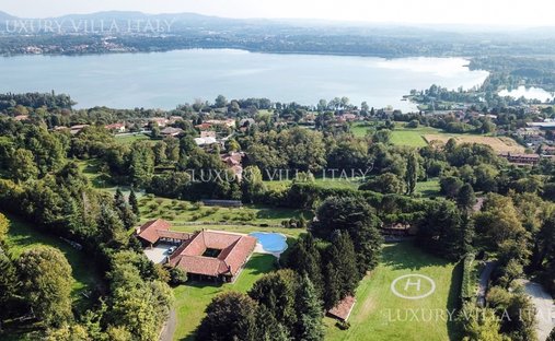 Villa in Eupilio, Lombardy, Italy 1