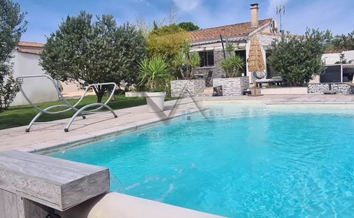 House in Les Blaches-Les Champs, Montelimar, France 1